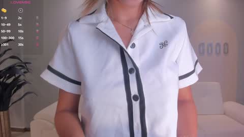 Danna Cruz  online show from 01.22.25