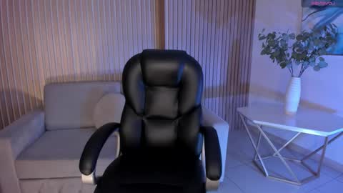 Danna Cruz  online show from 10.14.25