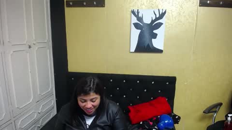 Snapshot of dannagarza chatting on 01.04.25 Danna Garza online show from 01.04.25