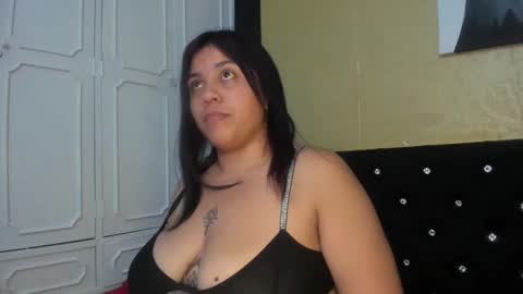 Snapshot of dannagarza chatting on 02.12.25 Danna Garza online show from 02.12.25