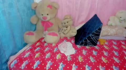 Danna Sofia jeins online show from 12.14.25