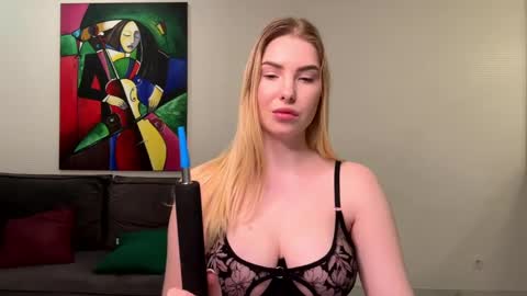 dannamissss online show from 12.13.24