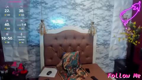 Snapshot of dannapetitee chatting on 06.25.26 Danna online show from 06.25.26