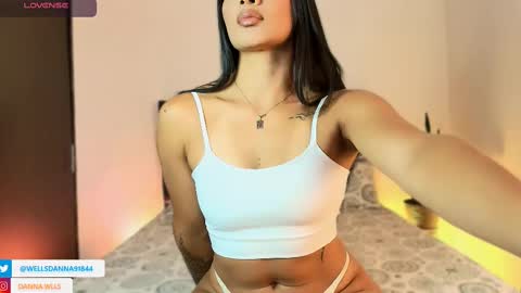 Danna Wells online show from 10.10.25