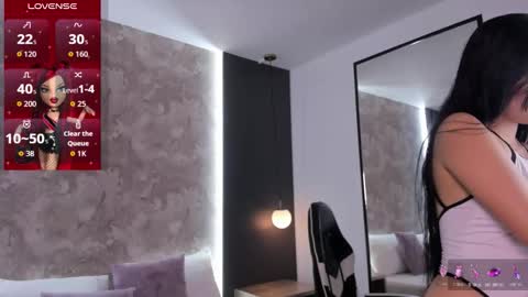 Snapshot of danne_bratz_ chatting on 10.31.25 D A N N A online show from 10.31.25