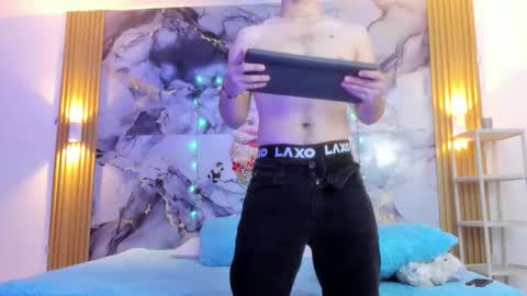 Snapshot of dantee_dark chatting on 12.19.25 DANTE DARK online show from 12.19.25