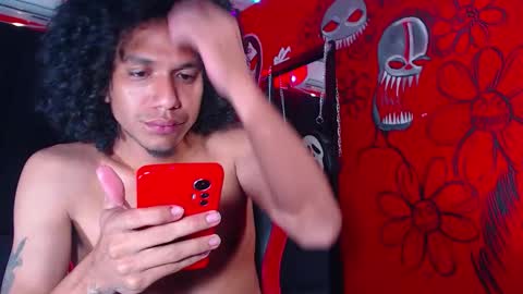 Snapshot of dantehellsingx chatting on 10.19.25 dantehellsingx online show from 10.19.25