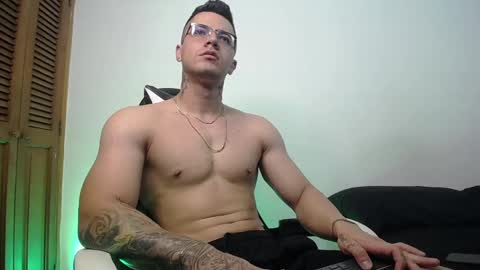 Snapshot of danteread chatting on 02.17.25 danteread online show from 02.17.25