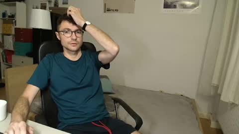 Snapshot of dantheman233 chatting on 09.11.25 Daniel online show from 09.11.25