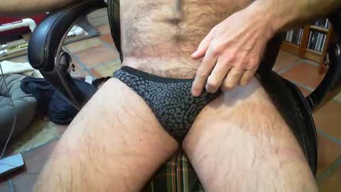 Snapshot of dantravis32 chatting on 11.18.25 DanTravis online show from 11.18.25