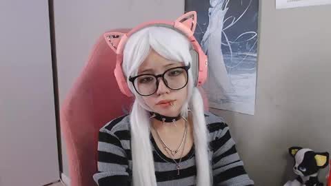 Snapshot of danyelleeyermann chatting on 04.27.26 danyelleeyermann online show from 04.27.26