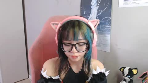 Snapshot of danyelleeyermann chatting on 04.29.26 danyelleeyermann online show from 04.29.26