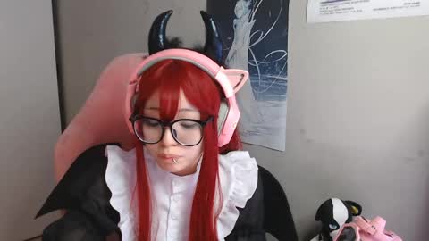 Snapshot of danyelleeyermann chatting on 05.07.26 danyelleeyermann online show from 05.07.26