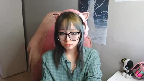 Snapshot of danyelleeyermann chatting on 05.18.26 danyelleeyermann online show from 05.18.26