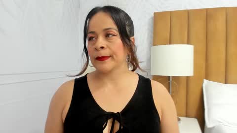 Snapshot of daphne81_ chatting on 02.14.25 Daphne online show from 02.14.25