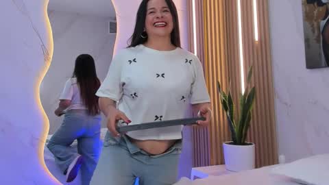 Snapshot of daphne81_ chatting on 10.02.25 Daphne online show from 10.02.25