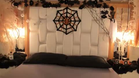 daphne_and_roger online show from 10.27.25