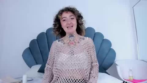 Daphne Blunt online show from 12.03.24