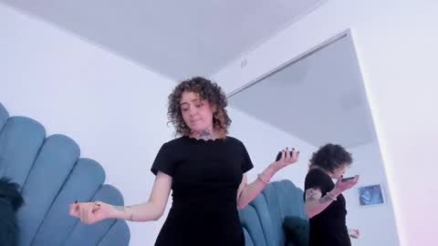 Daphne Blunt online show from 12.04.24