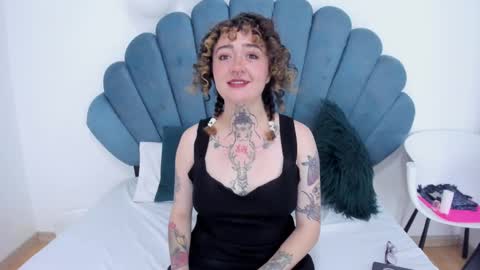 Daphne Blunt online show from 12.07.24