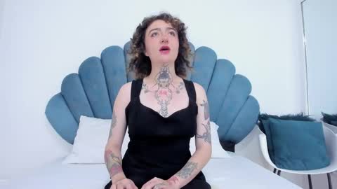 Daphne Blunt online show from 12.11.24