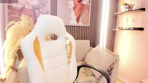 Daphne  online show from 11.30.25