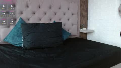 daphne_walton online show from 10.04.25