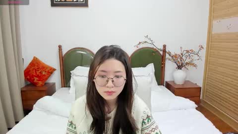 Snapshot of daphnedawn chatting on 11.21.25 Dawn online show from 11.21.25