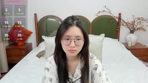 Snapshot of daphnedawn chatting on 11.25.25 Dawn online show from 11.25.25