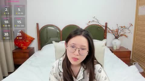 Snapshot of daphnedawn chatting on 11.28.25 Dawn online show from 11.28.25