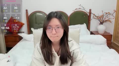 Snapshot of daphnedawn chatting on 11.29.25 Dawn online show from 11.29.25