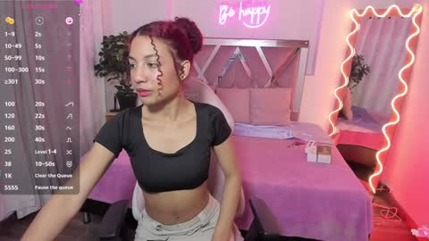 Snapshot of daphnne_tay chatting on 01.04.25 dhapnne online show from 01.04.25