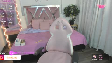 Snapshot of daphnne_tay chatting on 01.18.25 dhapnne online show from 01.18.25