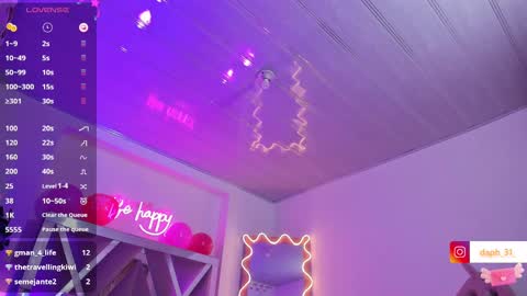 Snapshot of daphnne_tay chatting on 02.21.25 dhapnne online show from 02.21.25