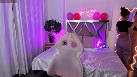 Snapshot of daphnne_tay chatting on 02.22.25 dhapnne online show from 02.22.25