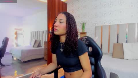 Snapshot of daphnne_tay chatting on 09.19.25 dhapnne online show from 09.19.25