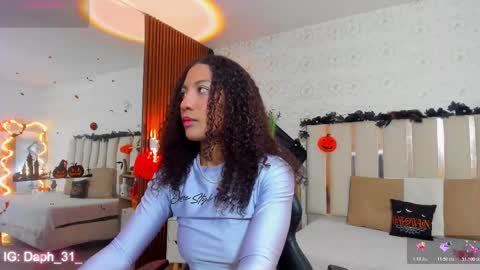 Snapshot of daphnne_tay chatting on 10.20.25 dhapnne online show from 10.20.25