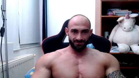 Snapshot of dariomuscle chatting on 12.05.24 Dario online show from 12.05.24