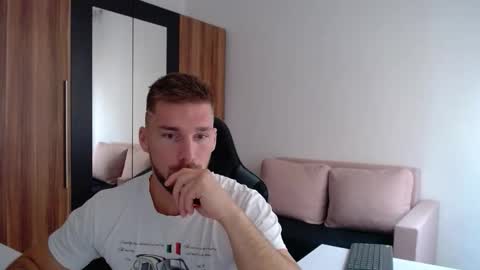 darius_94 online show from 11.08.25