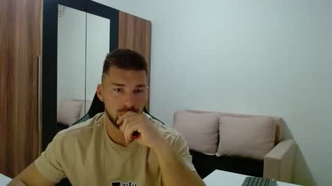 darius_94 online show from 11.11.25