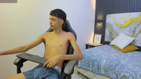 Snapshot of dark_desiree18 chatting on 02.25.26 DARCK online show from 02.25.26