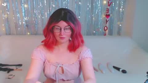 Snapshot of darkheto chatting on 02.08.25 Kelly online show from 02.08.25