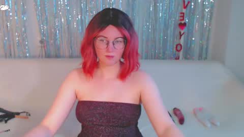 Snapshot of darkheto chatting on 02.09.25 Kelly online show from 02.09.25