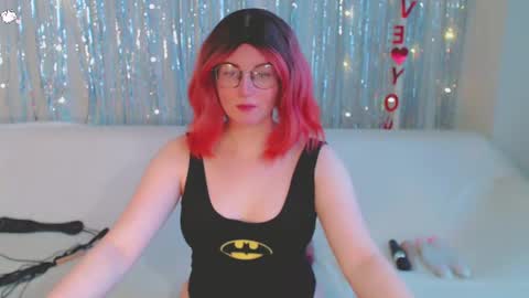 Snapshot of darkheto chatting on 02.10.25 Kelly online show from 02.10.25