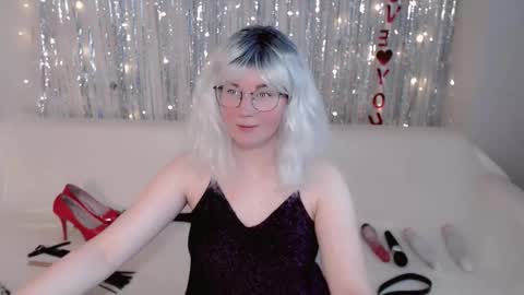 Snapshot of darkheto chatting on 10.12.25 Kelly online show from 10.12.25