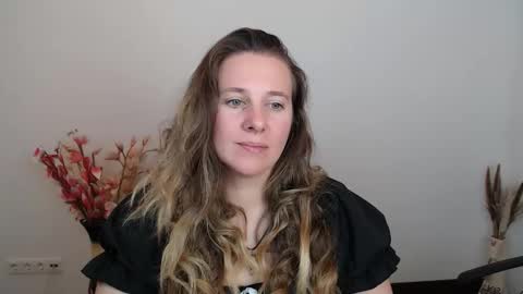 Snapshot of darklure_ chatting on 10.08.25 Anna online show from 10.08.25