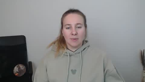 Snapshot of darklure_ chatting on 11.02.25 Anna online show from 11.02.25