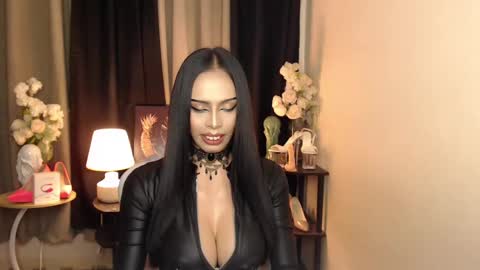 Snapshot of darksoul_mistress chatting on 01.17.25 HAPPY BIRTHDAY MISTRESS MADRIANA online show from 01.17.25