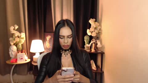 Snapshot of darksoul_mistress chatting on 01.30.25 HAPPY BIRTHDAY MISTRESS MADRIANA online show from 01.30.25