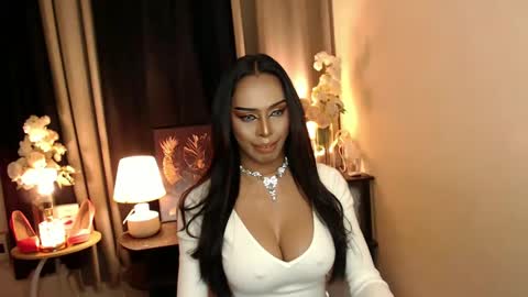 Snapshot of darksoul_mistress chatting on 03.10.25 HAPPY BIRTHDAY MISTRESS MADRIANA online show from 03.10.25